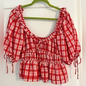 En saison red plaid puff sleeve top